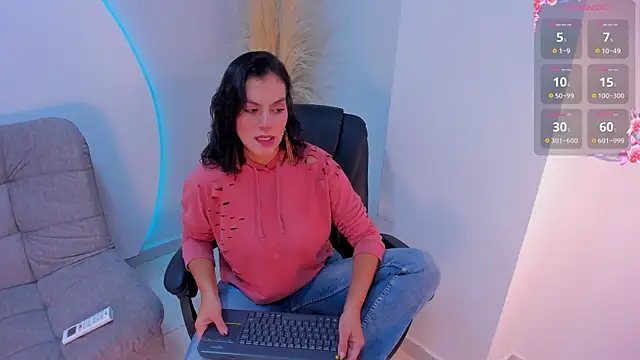 Ada Monroe10 online show from 7, 10, 2025