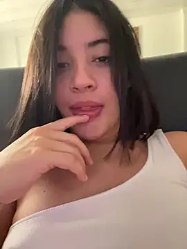 Snapshot of RileySkye chatting on 8, 5, 2026 RileySkye online show from 8, 5, 2026