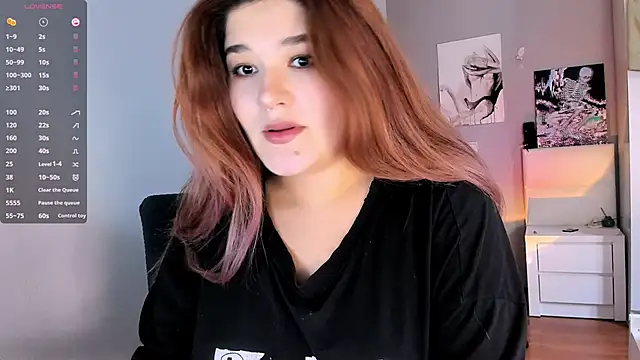 Snapshot of July_Slowdive chatting on 3, 12, 2024 July Slowdive online show from 3, 12, 2024