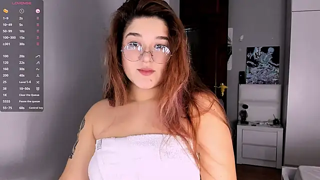 Snapshot of July_Slowdive chatting on 7, 12, 2024 July Slowdive online show from 7, 12, 2024