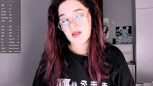 Snapshot of July_Slowdive chatting on 24, 12, 2024 July Slowdive online show from 24, 12, 2024