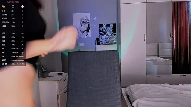 Snapshot of July_Slowdive chatting on 5, 1, 2025 July Slowdive online show from 5, 1, 2025