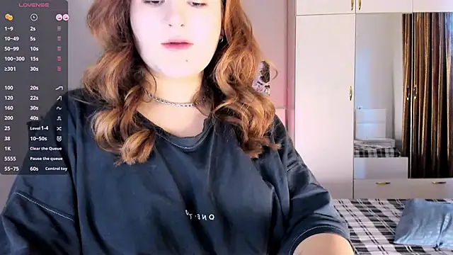 Snapshot of July_Slowdive chatting on 27, 1, 2025 July Slowdive online show from 27, 1, 2025