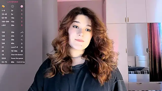 Snapshot of July_Slowdive chatting on 30, 1, 2025 July Slowdive online show from 30, 1, 2025