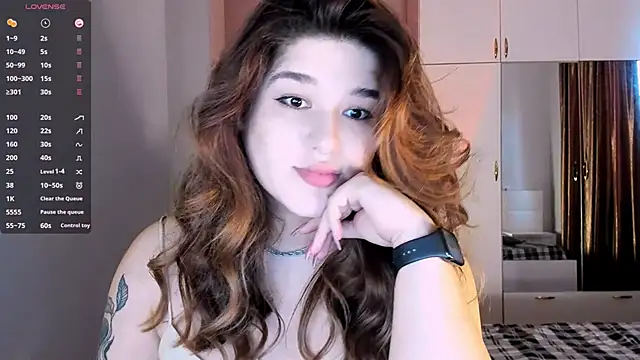 Snapshot of July_Slowdive chatting on 3, 2, 2025 July Slowdive online show from 3, 2, 2025