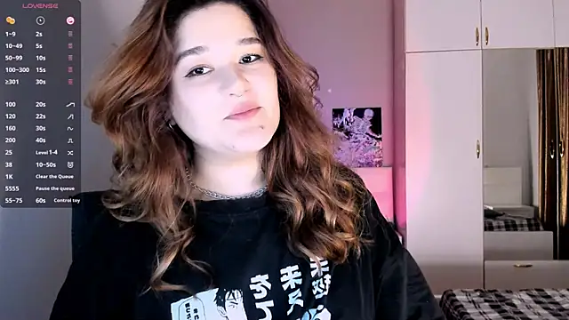 Snapshot of July_Slowdive chatting on 3, 2, 2025 July Slowdive online show from 3, 2, 2025