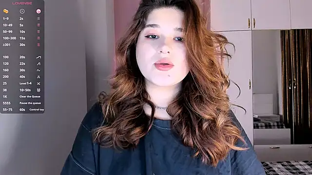 Snapshot of July_Slowdive chatting on 7, 2, 2025 July Slowdive online show from 7, 2, 2025