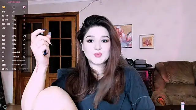 Snapshot of July_Slowdive chatting on 2, 3, 2025 July Slowdive online show from 2, 3, 2025