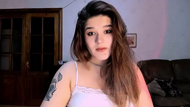 Snapshot of July_Slowdive chatting on 3, 3, 2025 July Slowdive online show from 3, 3, 2025