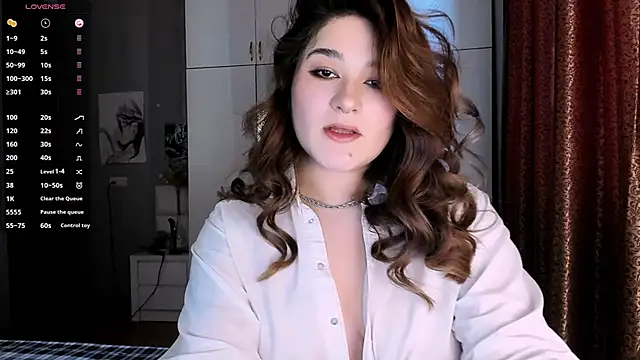 Snapshot of July_Slowdive chatting on 13, 3, 2025 July Slowdive online show from 13, 3, 2025