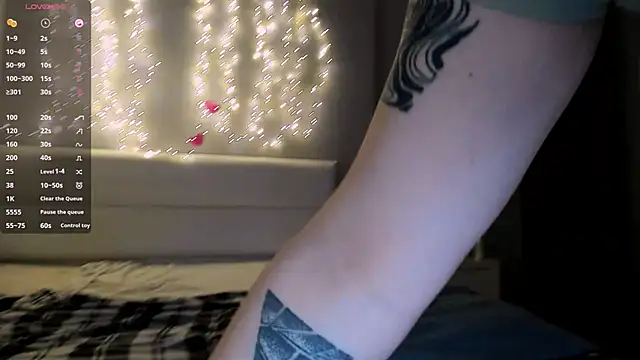 Snapshot of July_Slowdive chatting on 19, 3, 2025 July Slowdive online show from 19, 3, 2025