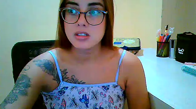 Snapshot of maliamiller chatting on 22, 3, 2025 maliamiller online show from 22, 3, 2025