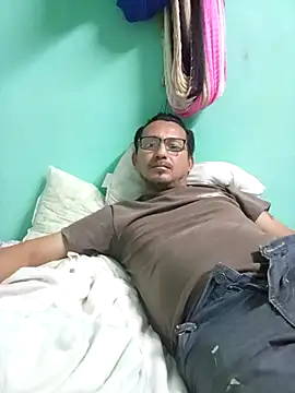 Snapshot of Andresguz35 chatting on 1, 2, 2026 Andresguz35 online show from 1, 2, 2026