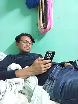 Snapshot of Andresguz35 chatting on 2, 2, 2026 Andresguz35 online show from 2, 2, 2026