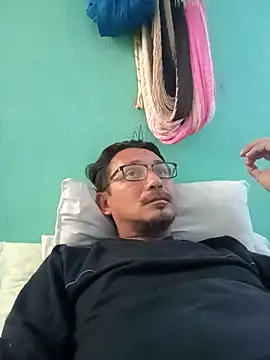 Snapshot of Andresguz35 chatting on 2, 2, 2026 Andresguz35 online show from 2, 2, 2026