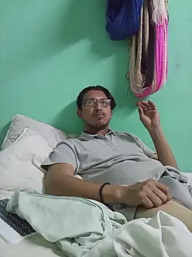 Snapshot of Andresguz35 chatting on 5, 2, 2026 Andresguz35 online show from 5, 2, 2026