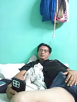 Snapshot of Andresguz35 chatting on 10, 2, 2026 Andresguz35 online show from 10, 2, 2026