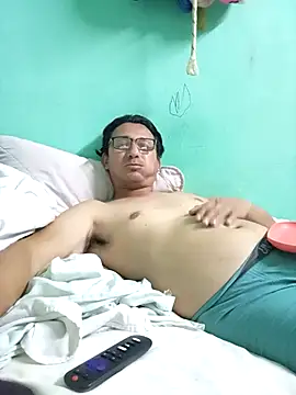 Snapshot of Andresguz35 chatting on 13, 2, 2026 Andresguz35 online show from 13, 2, 2026