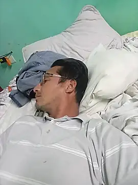 Snapshot of Andresguz35 chatting on 15, 2, 2026 Andresguz35 online show from 15, 2, 2026