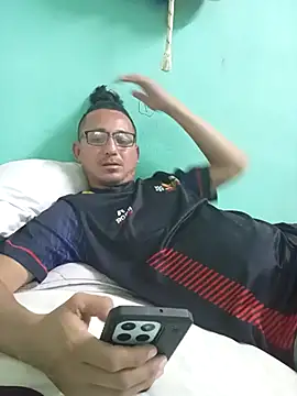 Snapshot of Andresguz35 chatting on 15, 2, 2026 Andresguz35 online show from 15, 2, 2026