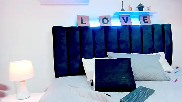 Snapshot of Mia_brunette26 chatting on 17, 12, 2024 Mia brunette26 online show from 17, 12, 2024