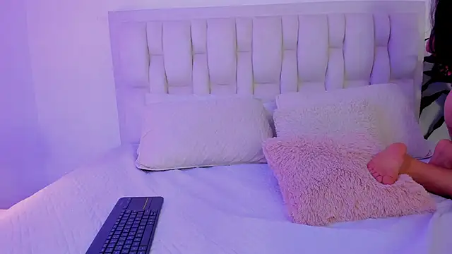 Snapshot of Mia_brunette26 chatting on 27, 12, 2024 Mia brunette26 online show from 27, 12, 2024