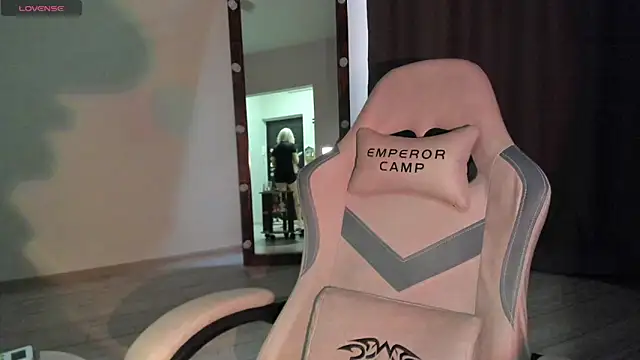 Lana Younes online show from 4, 11, 2025