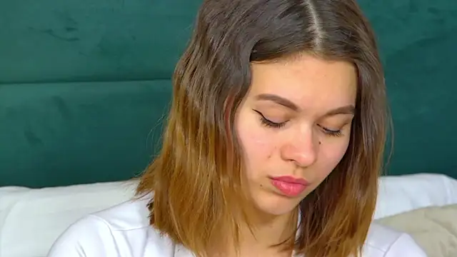 Snapshot of PollyLanders chatting on 5, 2, 2025 PollyLanders online show from 5, 2, 2025