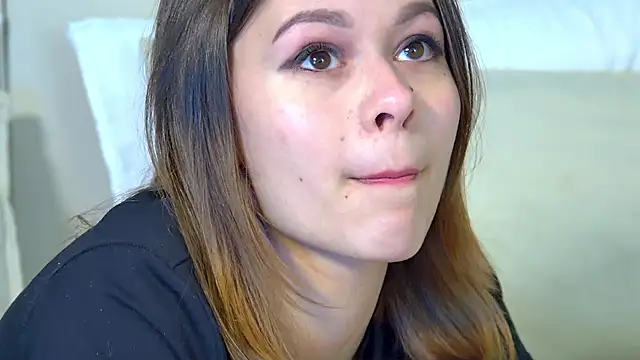 Snapshot of PollyLanders chatting on 19, 2, 2025 PollyLanders online show from 19, 2, 2025