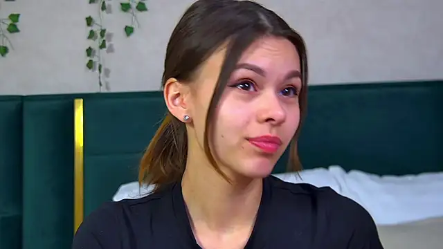 Snapshot of PollyLanders chatting on 20, 2, 2025 PollyLanders online show from 20, 2, 2025