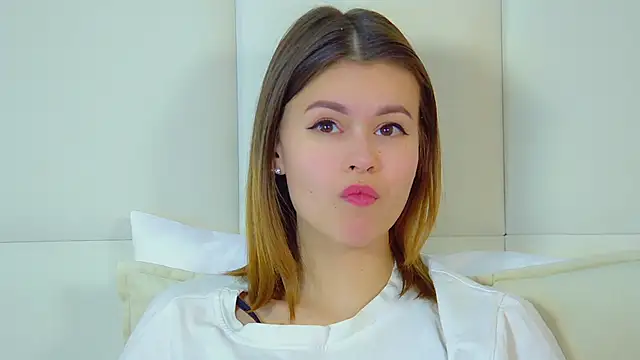 Snapshot of PollyLanders chatting on 28, 2, 2025 PollyLanders online show from 28, 2, 2025