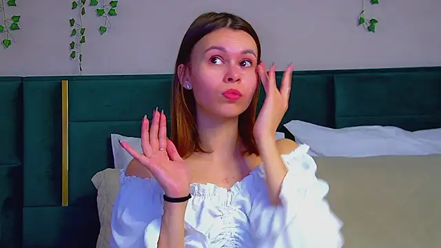 Snapshot of PollyLanders chatting on 1, 3, 2025 PollyLanders online show from 1, 3, 2025