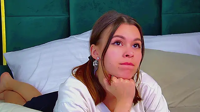 Snapshot of PollyLanders chatting on 11, 3, 2025 PollyLanders online show from 11, 3, 2025