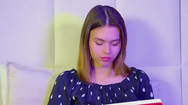 Snapshot of PollyLanders chatting on 17, 3, 2025 PollyLanders online show from 17, 3, 2025