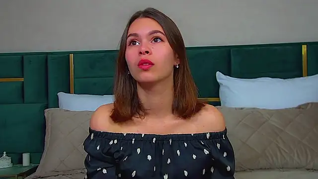 Snapshot of PollyLanders chatting on 13, 9, 2025 PollyLanders online show from 13, 9, 2025