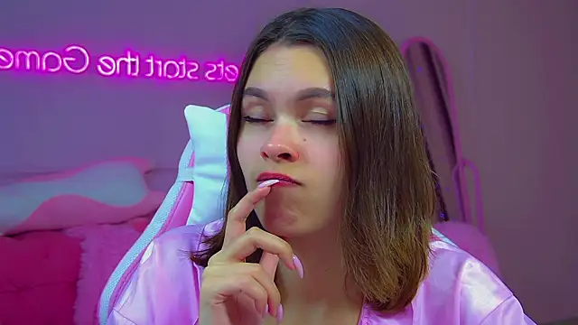 Snapshot of PollyLanders chatting on 12, 10, 2025 PollyLanders online show from 12, 10, 2025