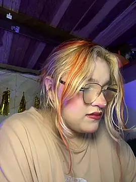 SophiaWeestt99 online show from 15, 4, 2026