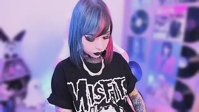 NikkiRamone online show from 10, 11, 2025