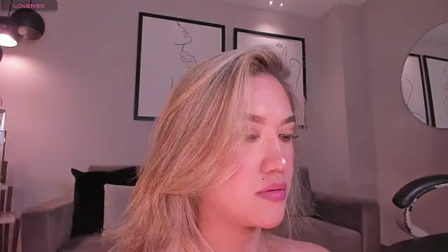 Snapshot of RebeccaHudson chatting on 15, 1, 2026 RebeccaHudson online show from 15, 1, 2026