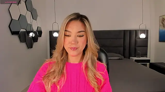 Snapshot of RebeccaHudson chatting on 8, 2, 2026 RebeccaHudson online show from 8, 2, 2026