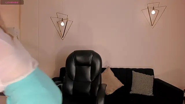 Snapshot of RebeccaHudson chatting on 12, 2, 2026 RebeccaHudson online show from 12, 2, 2026