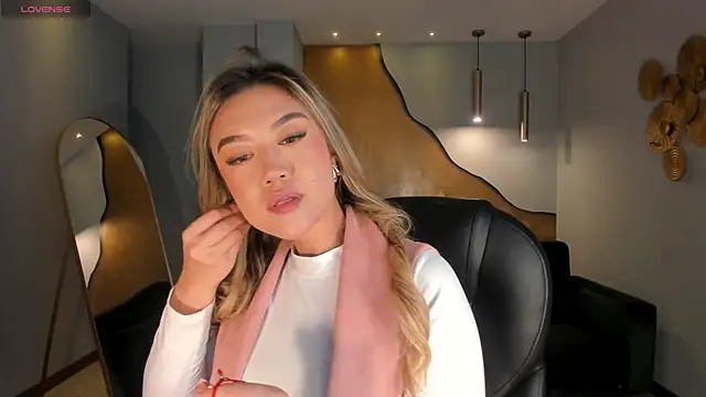 RebeccaHudson online show from 27, 3, 2026