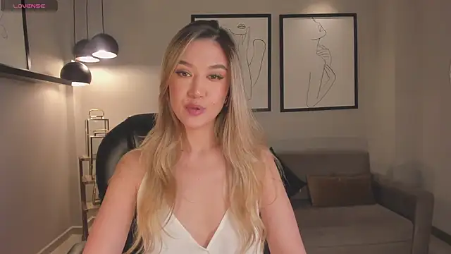 RebeccaHudson online show from 7, 4, 2026