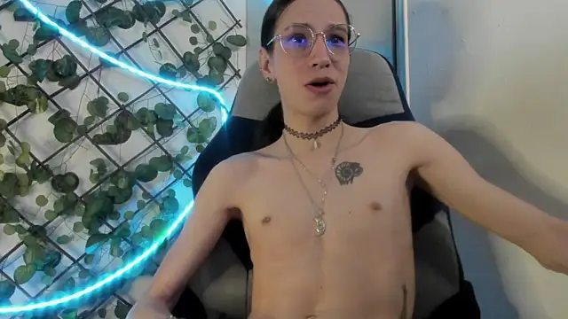 Snapshot of vodkadelulo chatting on 27, 4, 2026 vodkadelulo online show from 27, 4, 2026