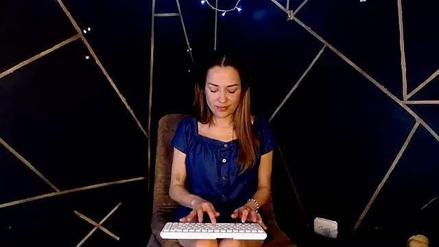 Snapshot of camilawm19 chatting on 6, 4, 2026 camilawm19 online show from 6, 4, 2026