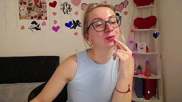 Snapshot of VasilisaSii chatting on 14, 2, 2025 VasilisaSii online show from 14, 2, 2025