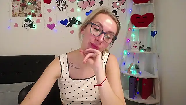 Snapshot of VasilisaSii chatting on 24, 2, 2025 VasilisaSii online show from 24, 2, 2025