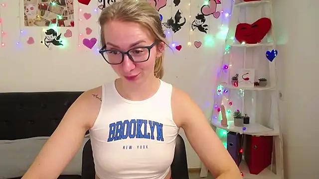 Snapshot of VasilisaSii chatting on 7, 3, 2025 VasilisaSii online show from 7, 3, 2025