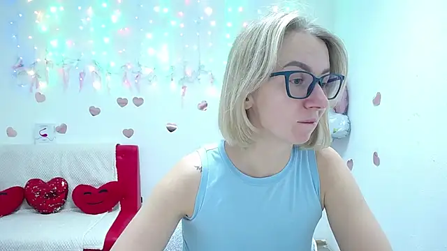 Snapshot of VasilisaSii chatting on 12, 9, 2025 VasilisaSii online show from 12, 9, 2025