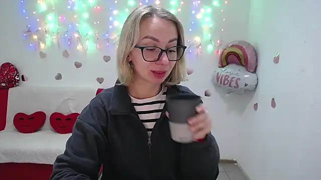 Snapshot of VasilisaSii chatting on 5, 10, 2025 VasilisaSii online show from 5, 10, 2025